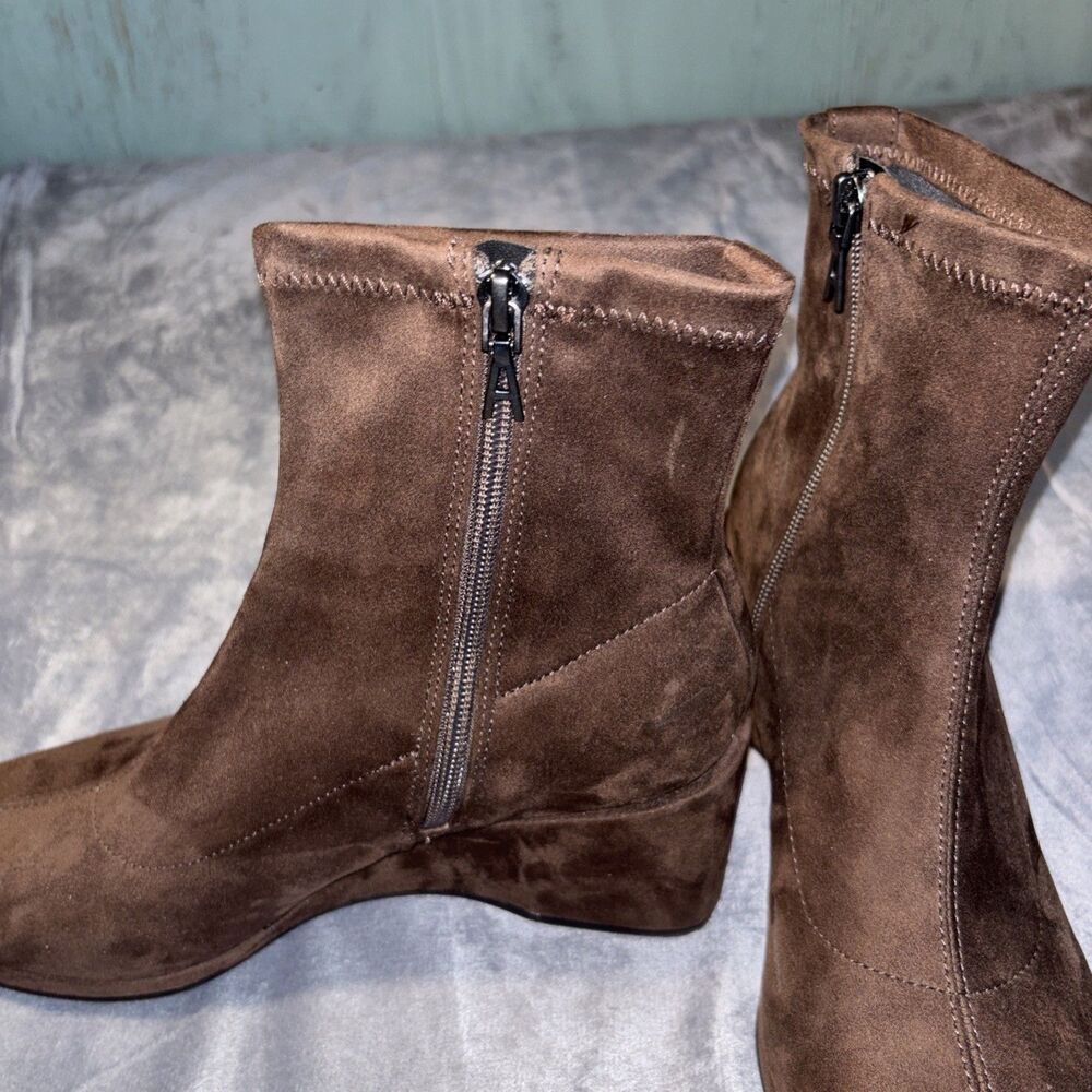 Women's Aerosoles Dark Brown Faux Suede Wedge Booties, Side Zip, Size 8.5 M - Picture 3 of 4